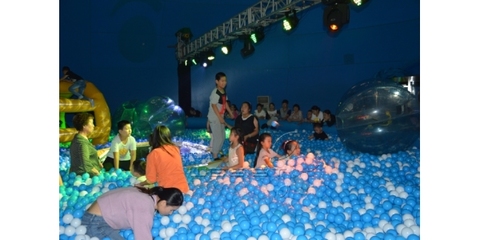 闯关水乐园产品支架游泳池百万海洋球水乐园受孩子们欢迎