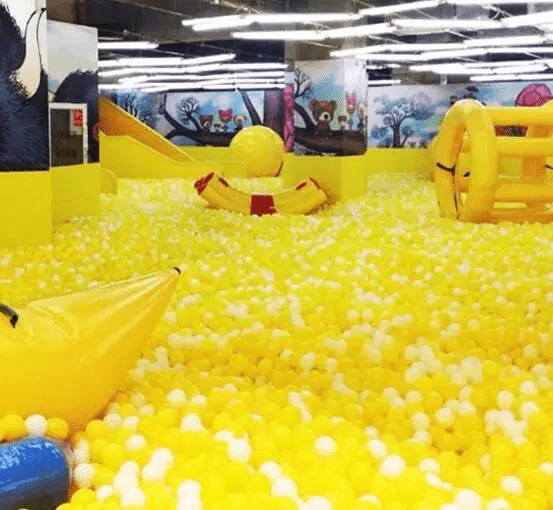 昆明购物中心圣诞节 开撕 最狠的是这家