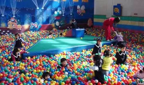 海洋球池这么危险,看完我都惊呆了 还敢让孩子玩吗