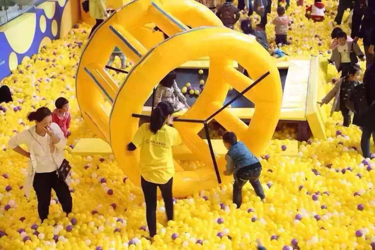 百万海洋球池为什么受商场中庭欢迎?