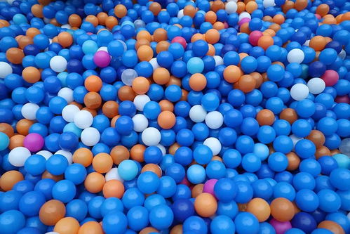 梧州玫瑰湖海洋球游乐园今天正式开业了,19.9元就能玩百万海洋球 好玩得根本停不下来